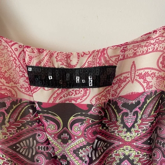 Beautiful top - Picture 2 of 5